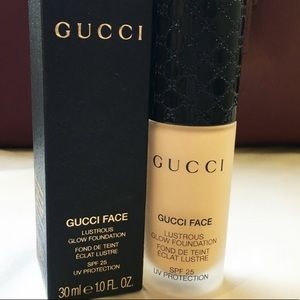 Gucci Glow Foundation (Shade 30)